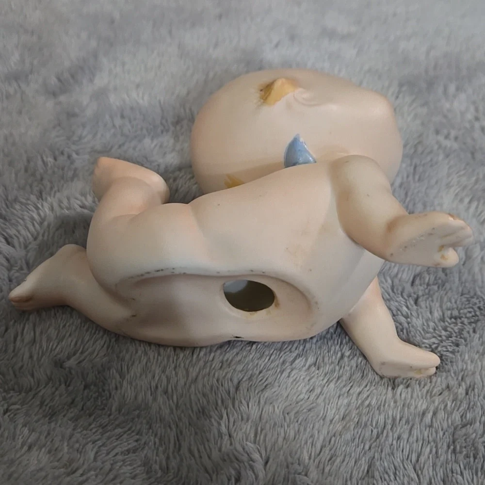 Vintage Lefton Kewpie Bisque Porcelain 1960s Japan 4x3 Kewpie Crawling - Picture 5 of 6